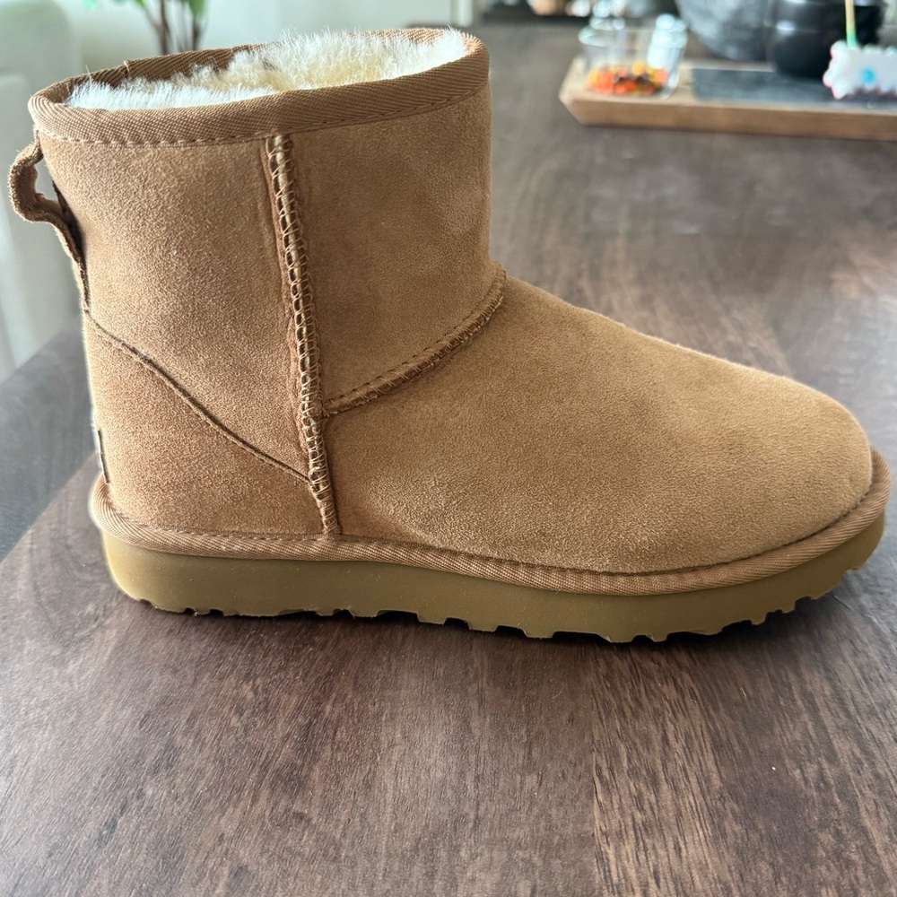 UGG Women's Classic Mini II Boots, Sz 6